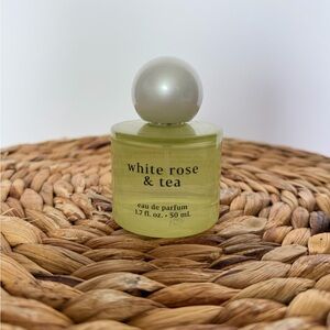 White Rose & Tea Eau de Parfum